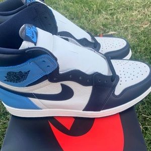 Jordan 1 retro high obsidian unc 6y